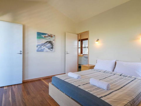 Laguna House - Travel Search 7