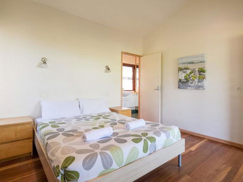 Laguna House - Travel Search 3