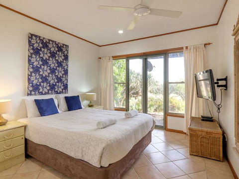 Claytons 1 By Discover Stradbroke - Cruises Travel 4