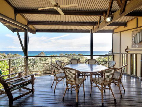 Claytons 1 By Discover Stradbroke - Cruises Travel 12