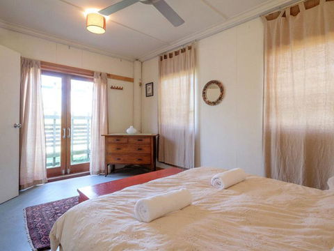Eddies Place - Travel Search 6