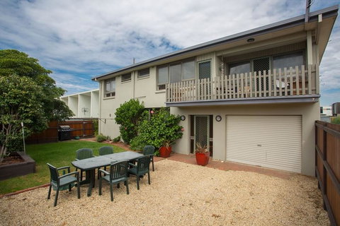 'Banksia 7' Marine Parade - Travel Agents 0