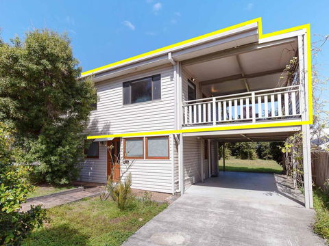 'Beach Break 1', 1/10 Lionel Street - Upstairs Unit With Aircon - Cruises Travel 0