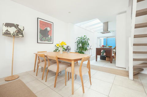 'Darling Lily' - Your Townhouse Hideaway - Tourism Guide 2