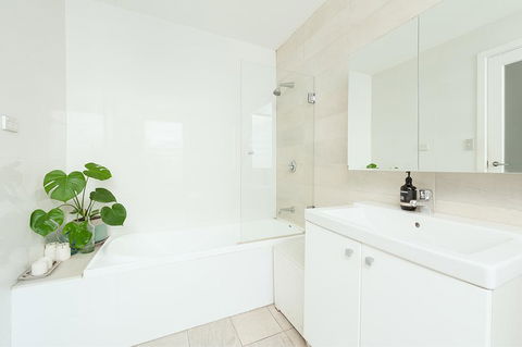'Darling Lily' - Your Townhouse Hideaway - Tourism Guide 3