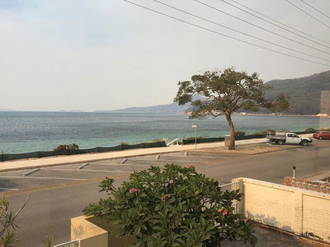 'Mooring Two Upstairs', 23 Shoal Bay Rd - Stunning Views, WIFI, Air Conditioning And Boat Parking - Travel Agents 2