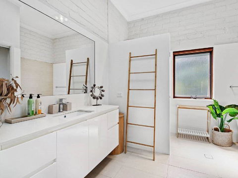 'Nunkeri', 5 Kerrie Close - Stunning House With Fabulous Views, Linen, WIFI & Air Conditioning - Tourism Guide 3