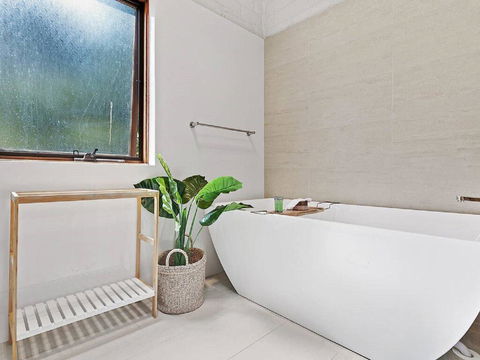 'Nunkeri', 5 Kerrie Close - Stunning House With Fabulous Views, Linen, WIFI & Air Conditioning - Tourism Guide 2