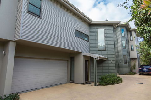 'Rolling Waves 2' On Ocean Drive - Tourism Guide 1