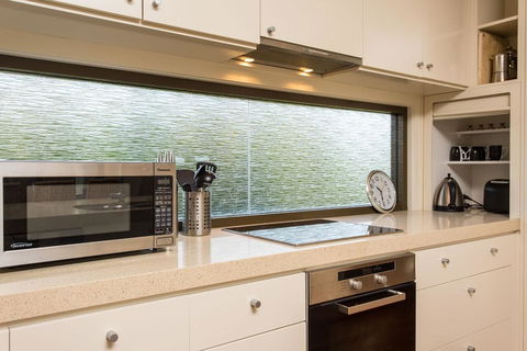 'Rolling Waves 2' On Ocean Drive - Tourism Guide 3