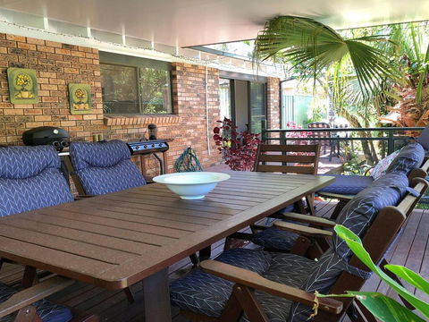 'Sandy Palms' 28 Moorooba Cr - Beautiful Home With Wifi, Air-con And Boat Parking - Cruises Travel 2