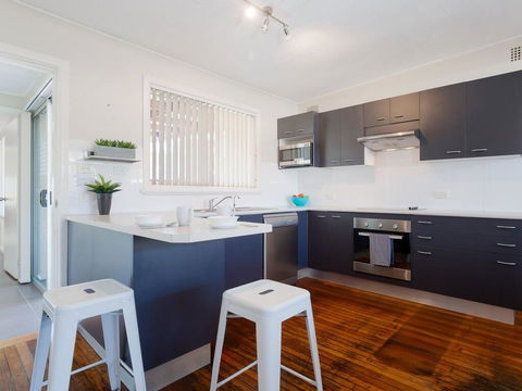 'Shoalz', 28 Rigney Street - Renovated Pet Friendly Cottage & Boat Parking - Cruises Travel 3