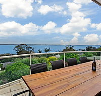 'The Bay' 25 Wallawa Rd - huge home with aircon spectacular views  chromecast - Cruises Travel