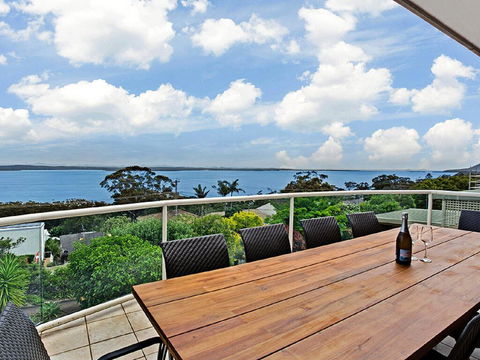 'The Bay', 25 Wallawa Rd - Huge Home With Aircon, Spectacular Views & Chromecast - Cruises Travel 0