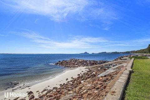 'Yacaaba' Beautiful Waterfront Location - Cruises Travel 1