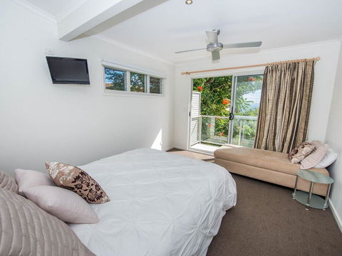 1 'Florida', 5 Lillian Street - 2 Min Walk To Beach, Shops & Restaurants - Cruises Travel 3