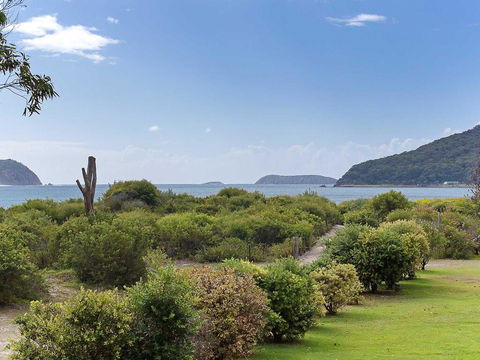 1 'Intrepid', 3 Intrepid Close - Amazing Views Of Shoal Bay, Only 100m From The Beach - Cruises Travel 2