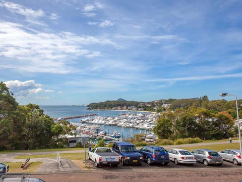 1 'Laman Lodge', 15 Laman Street - Stunning Air Conditioned Unit With Water Views And WIFI - Cruises Travel 2