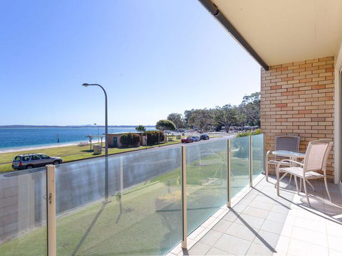 1 'Little Hut', 20 Kurrawa Close - Spectacular Water Views, NBN & Air Conditioned - Tourism Guide 0