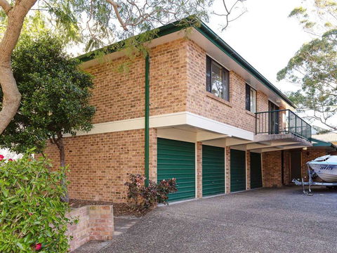 1 'Monterea' 3 Ondine Close - Walking Distance To Beach - Cruises Travel 0