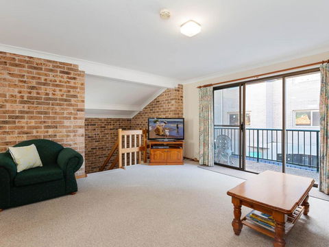 1 'Monterea' 3 Ondine Close - Walking Distance To Beach - Cruises Travel 1