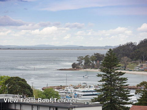 1 'Seaview', 9 Church Street - Huge Air Conditioned Unit With Lift & WIFI - Cruises Travel 2