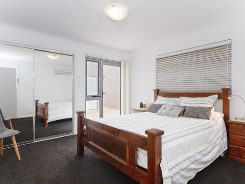 1 'Seaview', 9 Church Street - Huge Air Conditioned Unit With Lift & WIFI - Cruises Travel 3