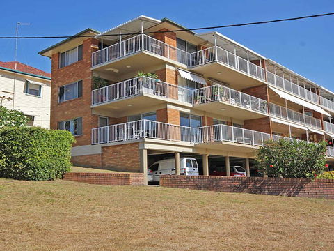 1 'Teramby Court' 104 Magnus Street - In Nelson Bay CBD - Cruises Travel 2