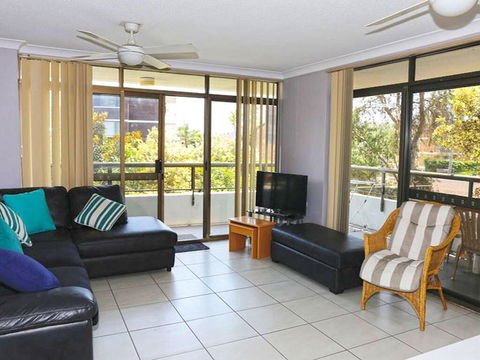 1 'The Commodore' 9-11 Donald St - Ground Floor Unit, Close To Shops, Cafe's And Marina - Cruises Travel 3