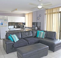 1 'The Commodore' 9-11 Donald St - Ground Floor Unit Close To Shops Cafe's And Marina - Cruises Travel