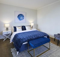 1 Bdrm Top Floor Apt With Sunroom - Tourism Guide