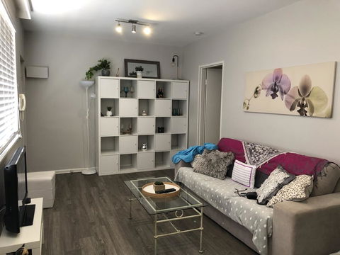 1 Bedroom Unit In Heart Of Elsternwick - Travel Agents 1