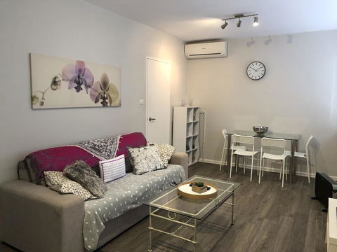 1 Bedroom Unit In Heart Of Elsternwick - Travel Agents 2