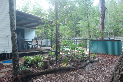 1 Naiad Court - Lowset Family Home With Swimming Pool And Covered Deck. Pet Friendly - Travel Search 2