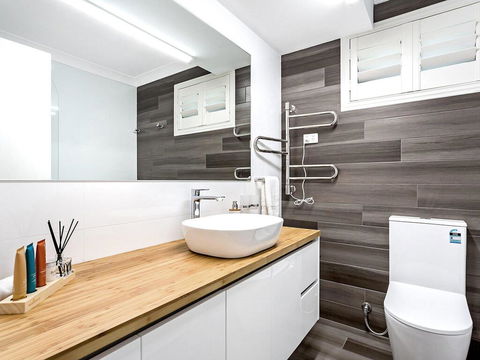 10 'Carindale' 19 Dowling St - Ground Floor Unit With WIFI, Foxtel And Linen - Cruises Travel 2
