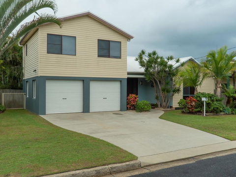 10 Bellgrove Street - Sawtell, NSW - Travel Agents 0