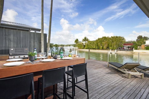 103 Noosa Parade - Tourism Guide 1