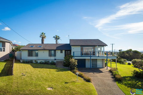 106 Ocean Parade Dalmeny - Travel Agents 0