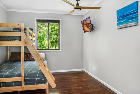 11 Naiad Court - Rainbow Shores, Fantastic Family Retreat, Swimming Pool, 200m To Beach, Free Wi-Fi - Travel Agents 1