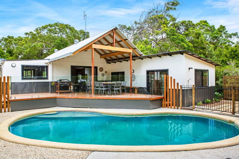 11 Naiad Court - Rainbow Shores, Fantastic Family Retreat, Swimming Pool, 200m To Beach, Free Wi-Fi - Travel Agents 0