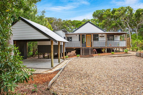 11 Naiad Court - Rainbow Shores, Fantastic Family Retreat, Swimming Pool, 200m To Beach, Free Wi-Fi - Travel Agents 3