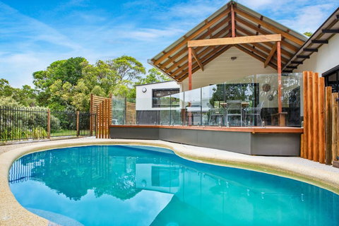 11 Naiad Court - Rainbow Shores, Fantastic Family Retreat, Swimming Pool, 200m To Beach, Free Wi-Fi - Travel Agents 2