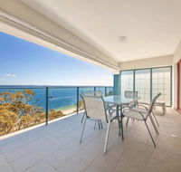12 'Le Vogue' 16 Magnus St - Sensational Water Views Lift Pool  Tennis Court - Cruises Travel