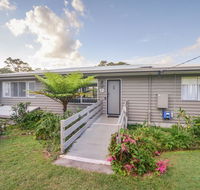 12 Merinda Crescent - Travel Search