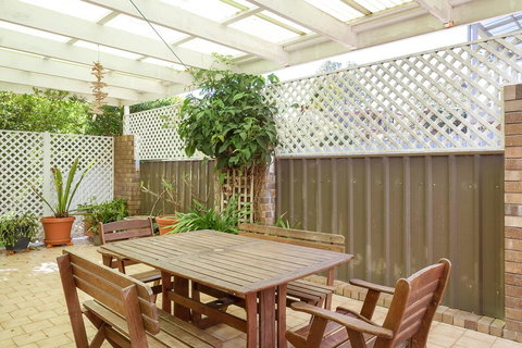 120 Ocean Parade Dalmeny - Travel Agents 0