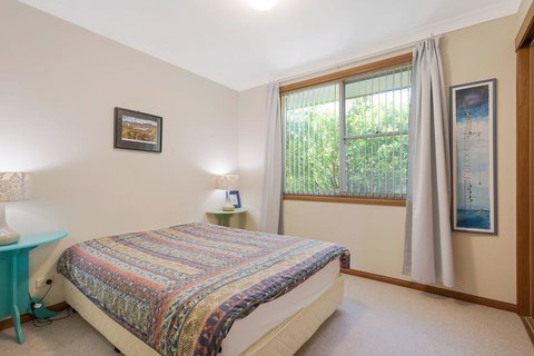 120 Ocean Parade Dalmeny - Travel Agents 2