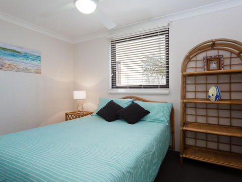13 'Carindale', 19 Dowling Street - Large Ground Floor Unit With Pool & Tennis Court - Cruises Travel 1