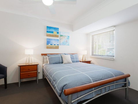 13 'Carindale', 19 Dowling Street - Large Ground Floor Unit With Pool & Tennis Court - Cruises Travel 3
