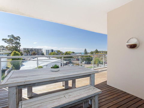 13 'Cote D'Azur', 61 Donald Street - Lovely Unit With Air Con, Pool, Lift And WiFi - Cruises Travel 3