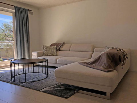 13 'Parkview', 11-13 Catalina Close - Great Location Unit With A Locked Garage - Cruises Travel 1